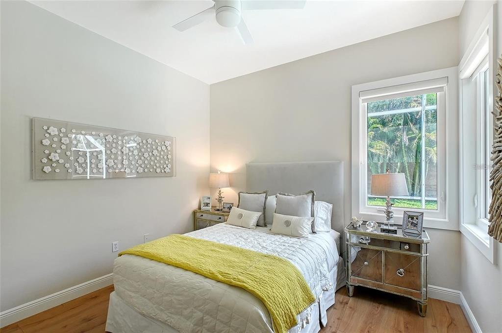 3921 Maravic Place Sarasota, FL 34231 - Photo 23 of 42