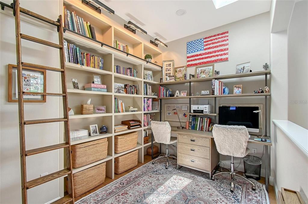 3921 Maravic Place Sarasota, FL 34231 - Photo 26 of 42