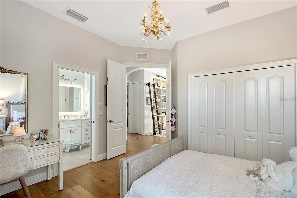 3921 Maravic Place Sarasota, FL 34231 - Photo 28 of 42