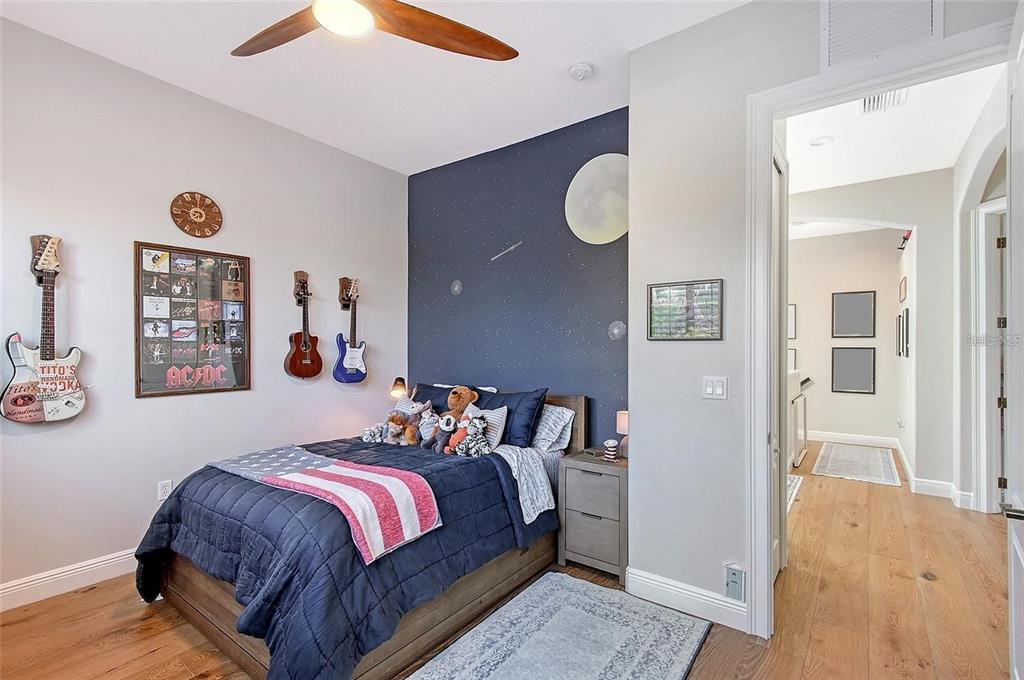 3921 Maravic Place Sarasota, FL 34231 - Photo 32 of 42