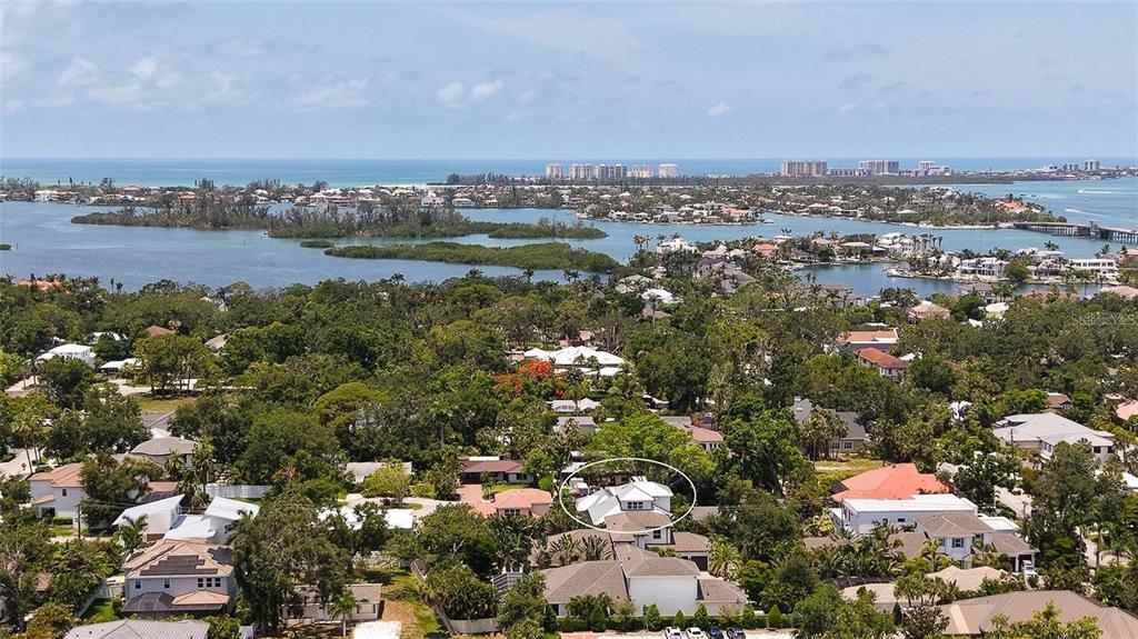 3921 Maravic Place Sarasota, FL 34231 - Photo 37 of 42