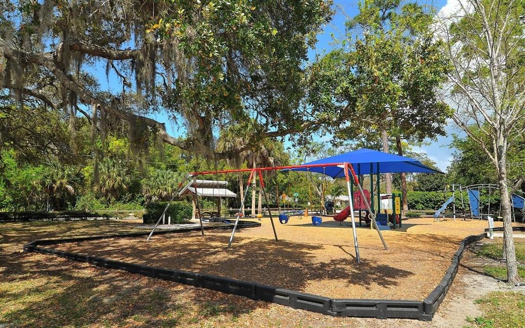 3921 Maravic Place Sarasota, FL 34231 - Photo 38 of 42