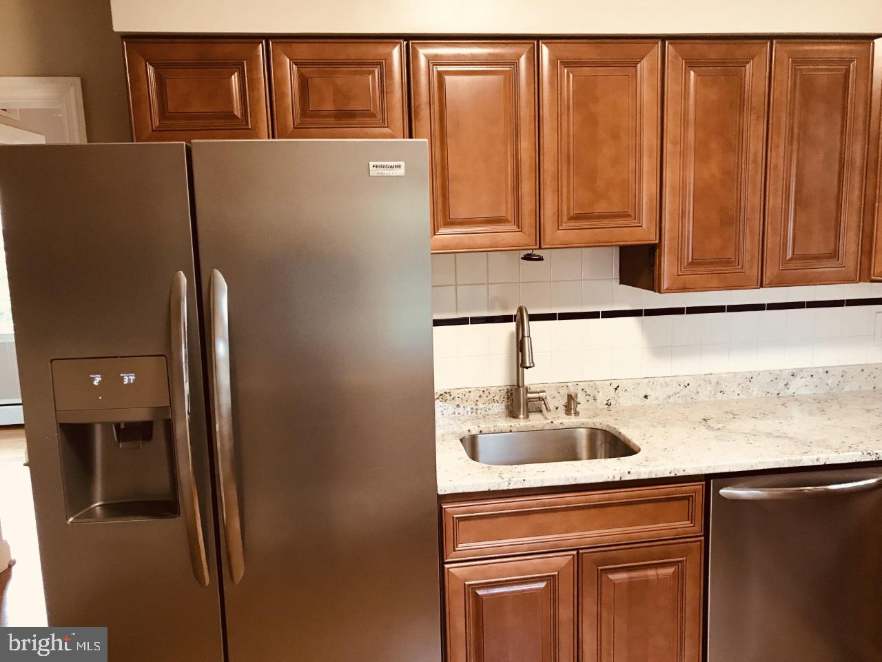 7504 Rocksham Drive Baltimore, MD 21286 - Photo 8 of 24 Large, stainless steel refrigerator w/icemaker