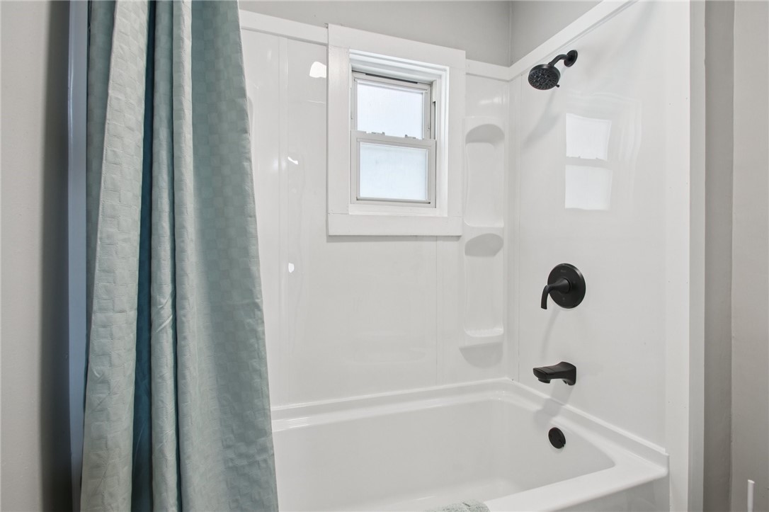 471 Melville Street Rochester, NY 14609 - Photo 25 of 33 Bathroom