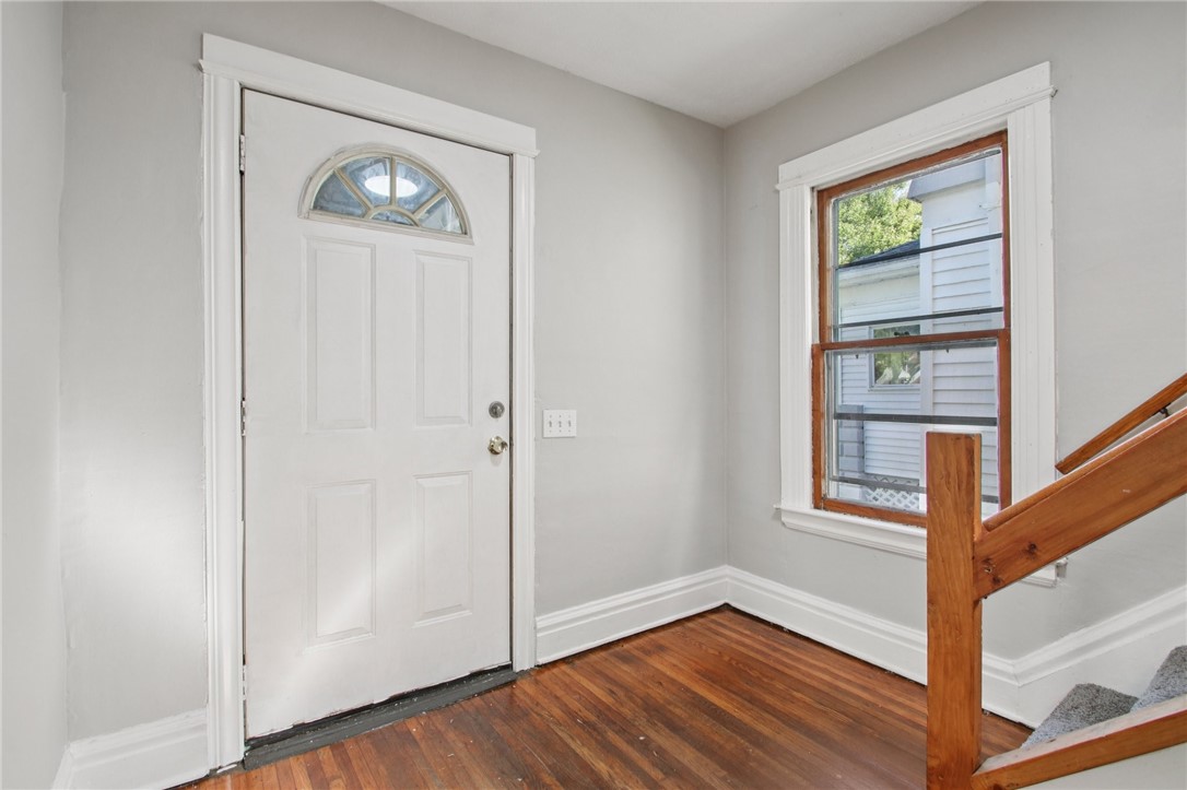 471 Melville Street Rochester, NY 14609 - Photo 3 of 33 Entry foyer