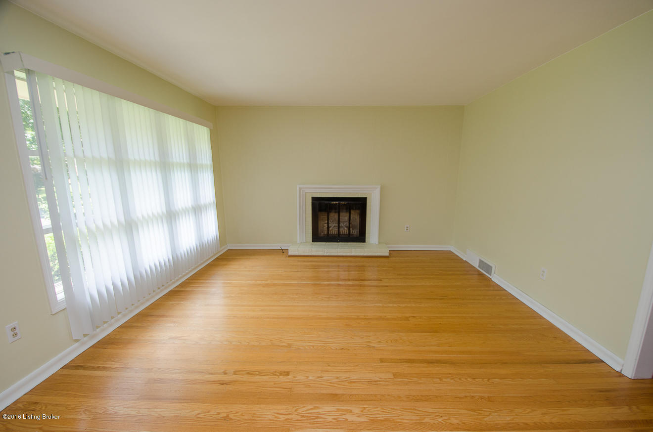 4247 Middlebrook Road Louisville, KY 40207 - Photo 5 of 49 Living Room