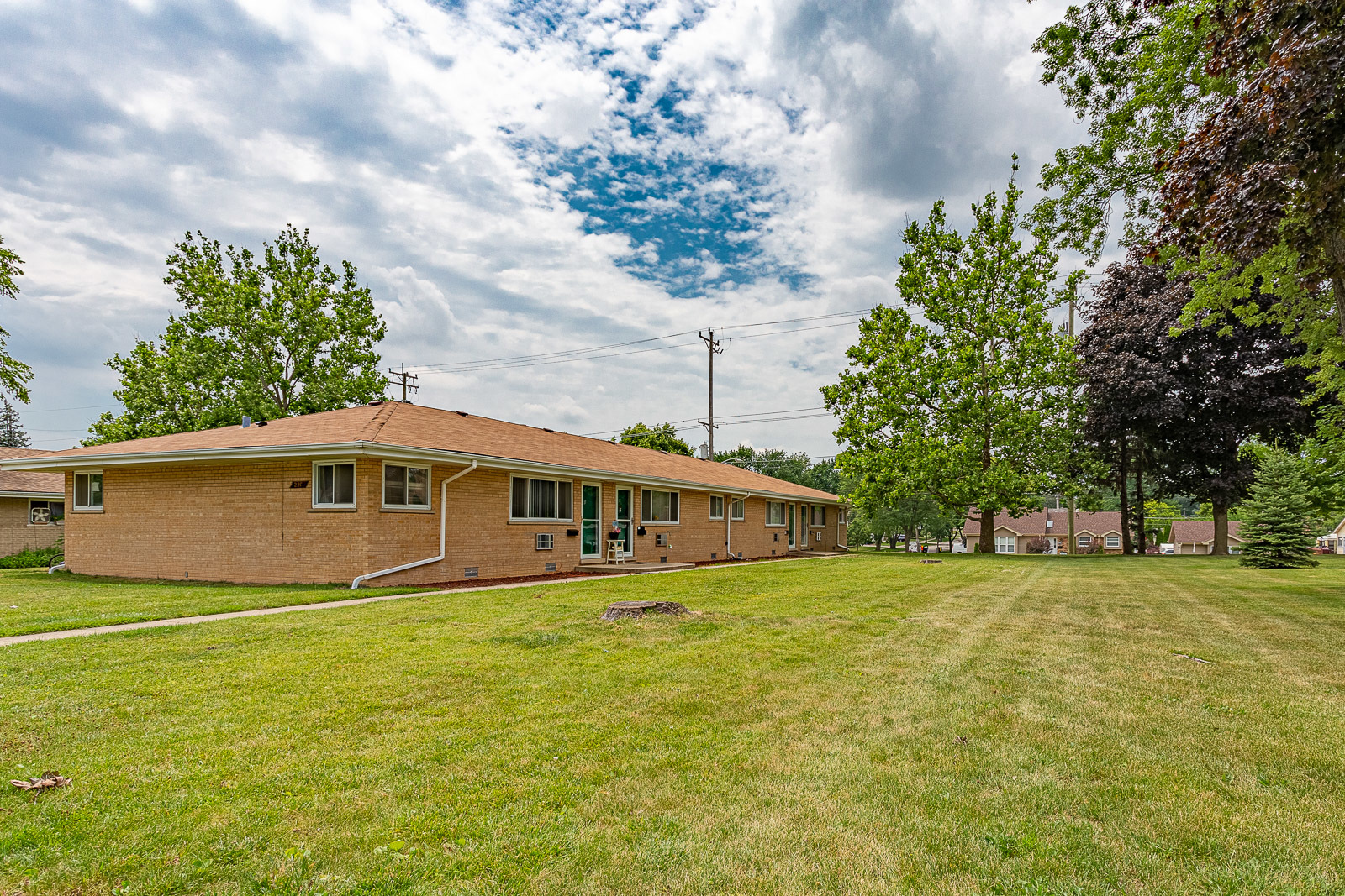 220 Walter Drive Roselle, IL 60172 - Photo 2 of 27