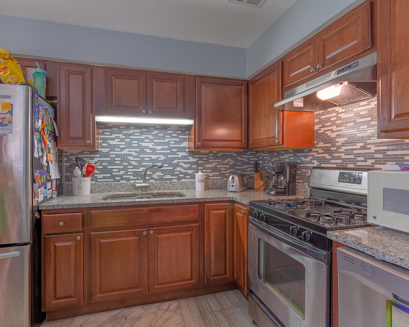 220 Walter Drive Roselle, IL 60172 - Photo 3 of 27