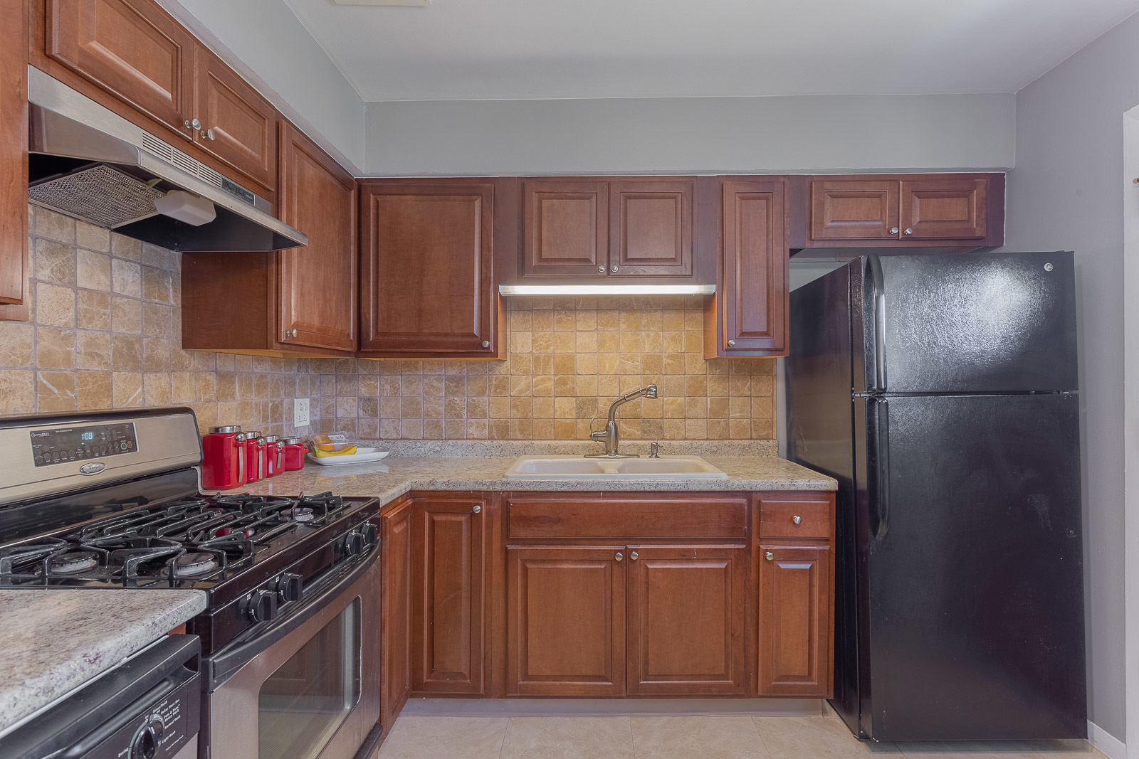 220 Walter Drive Roselle, IL 60172 - Photo 5 of 27