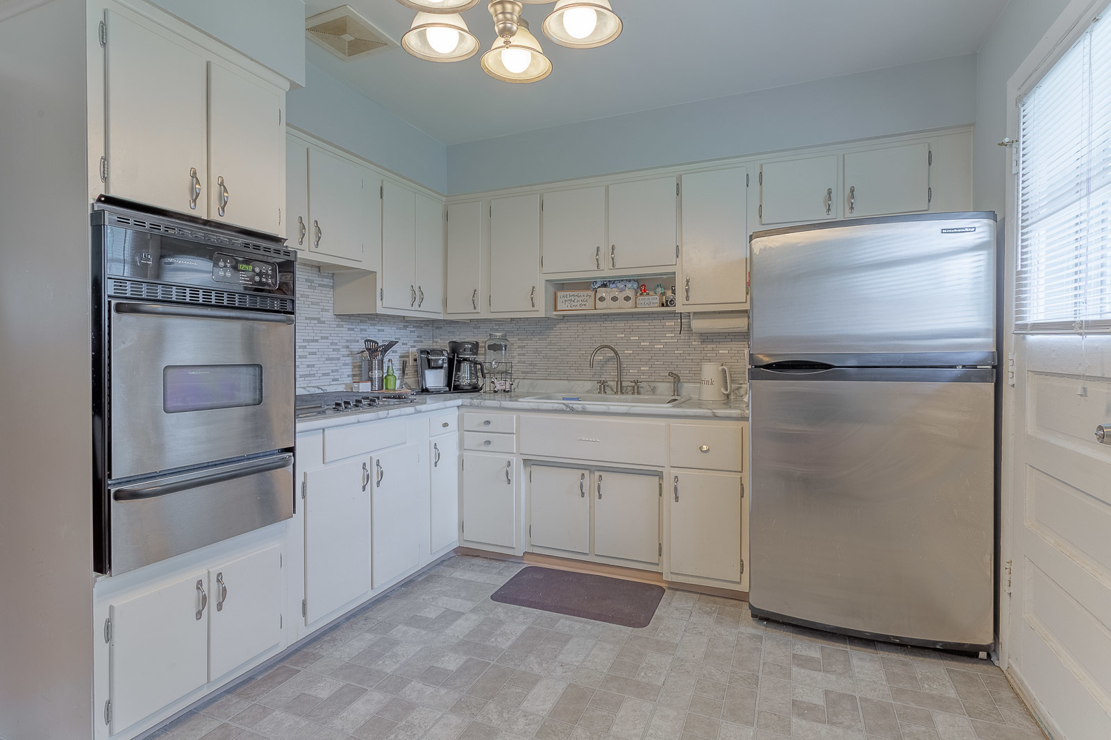 220 Walter Drive Roselle, IL 60172 - Photo 7 of 27