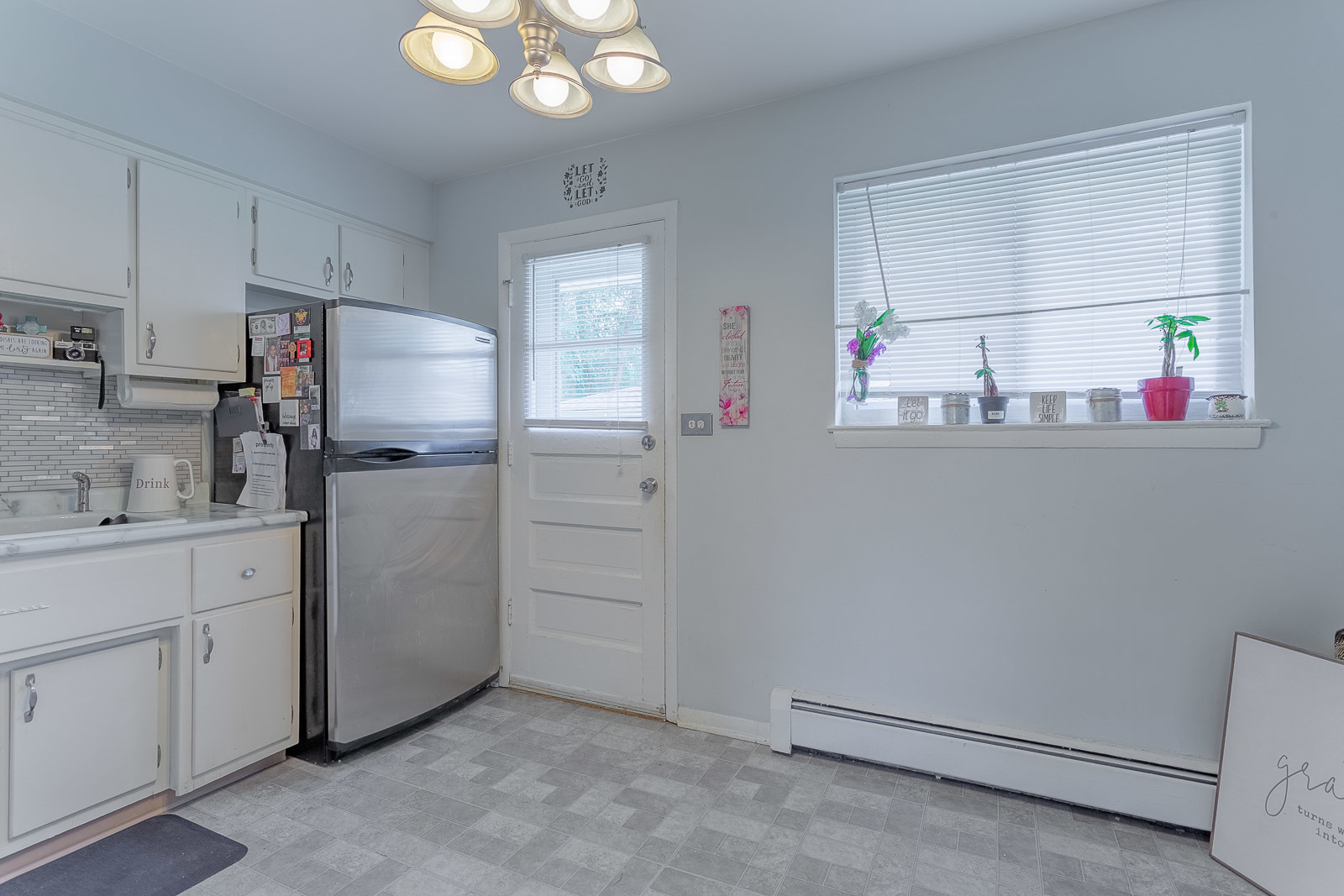 220 Walter Drive Roselle, IL 60172 - Photo 8 of 27