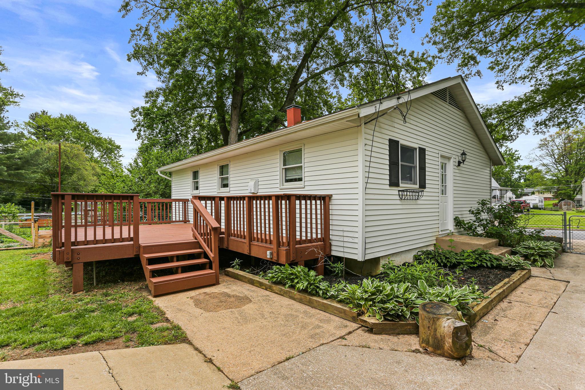 817 Suburbian Road Reisterstown, MD 21136 - Photo 31 of 40 Exterior Back w/ Deck