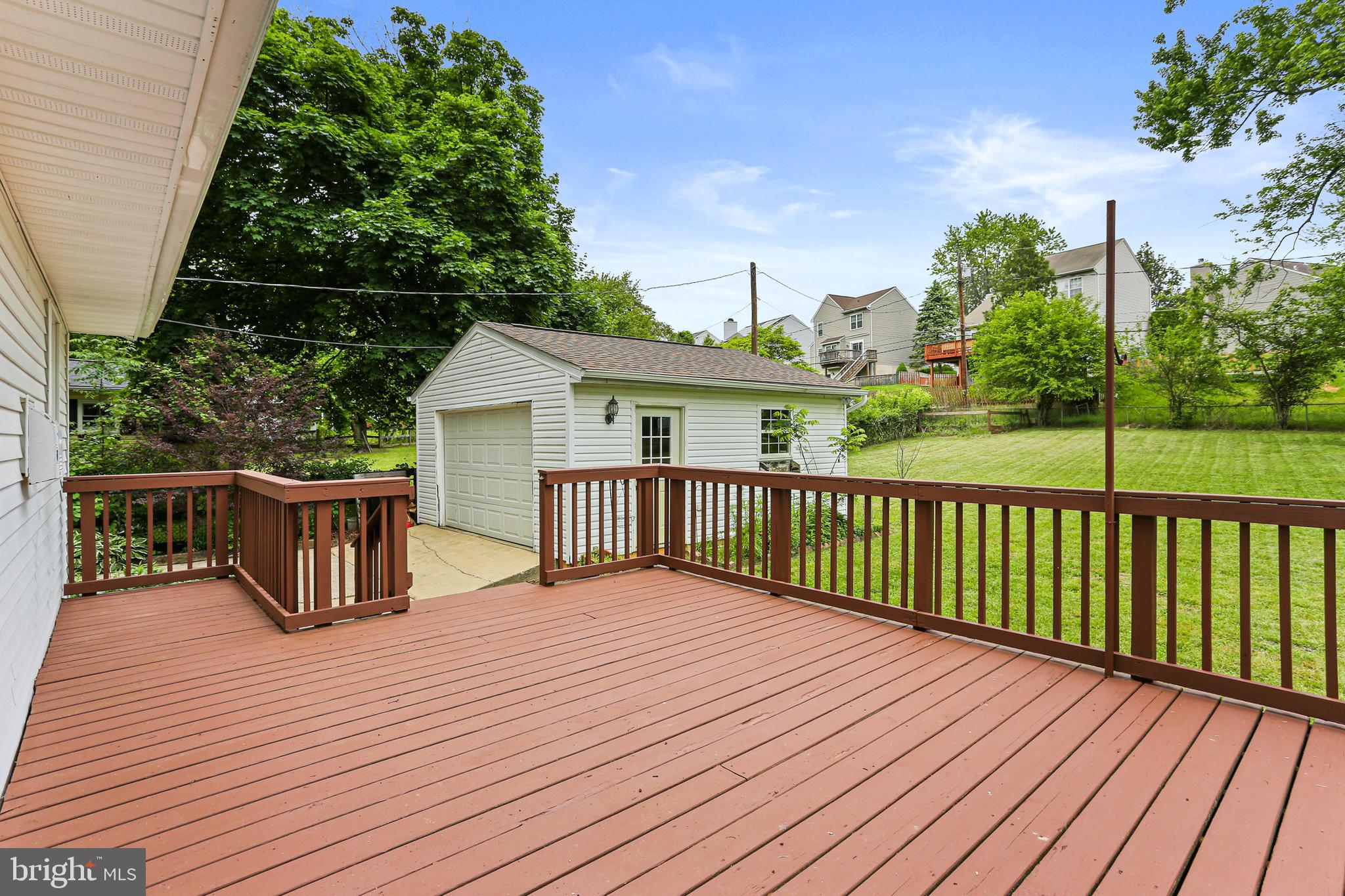 817 Suburbian Road Reisterstown, MD 21136 - Photo 34 of 40 Deck