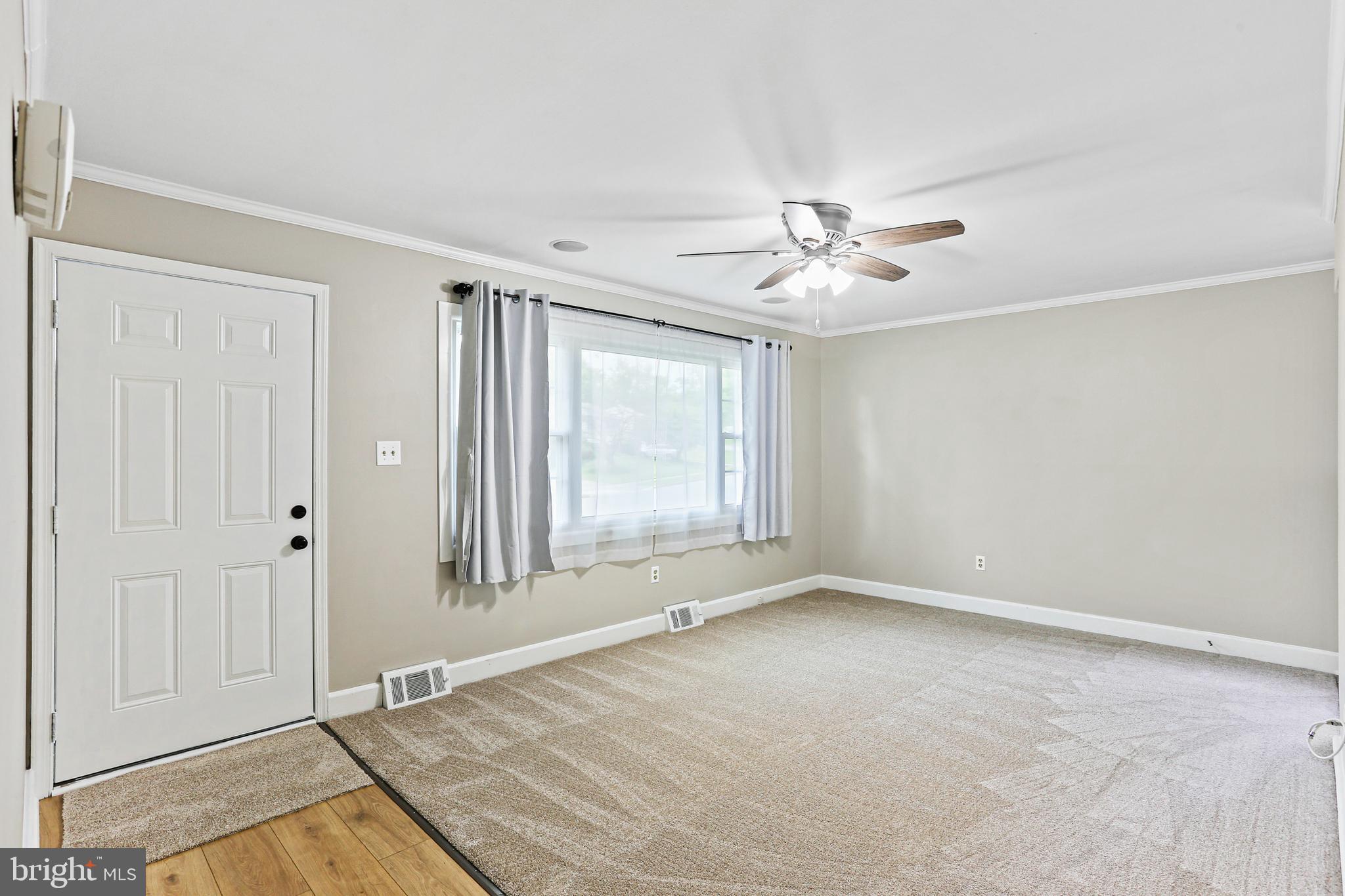 817 Suburbian Road Reisterstown, MD 21136 - Photo 7 of 40 Living Room