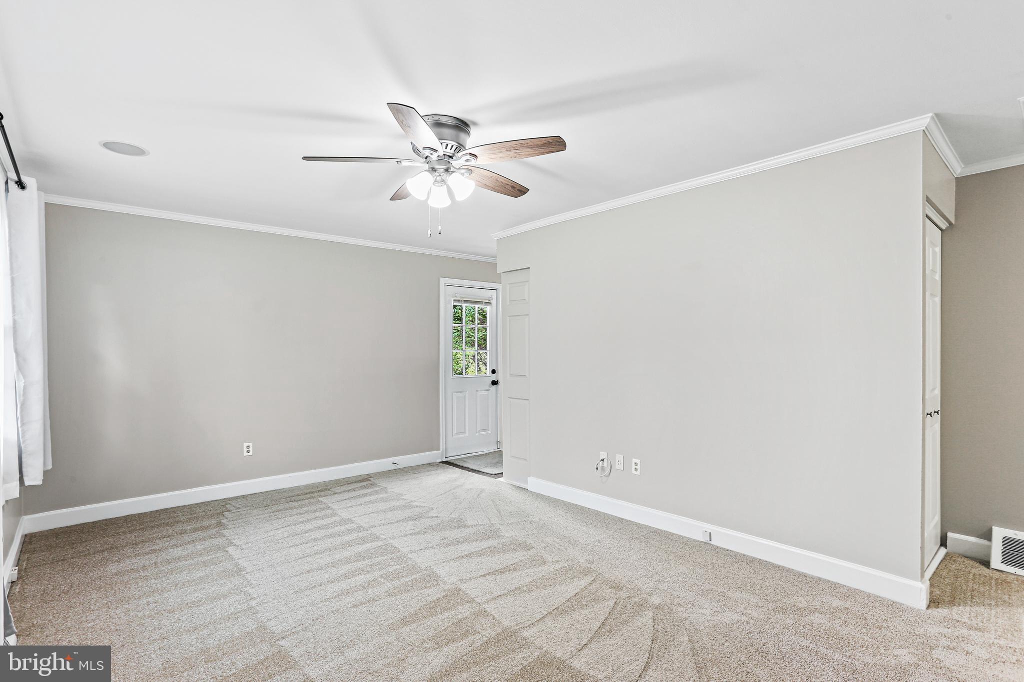 817 Suburbian Road Reisterstown, MD 21136 - Photo 8 of 40 Living Room