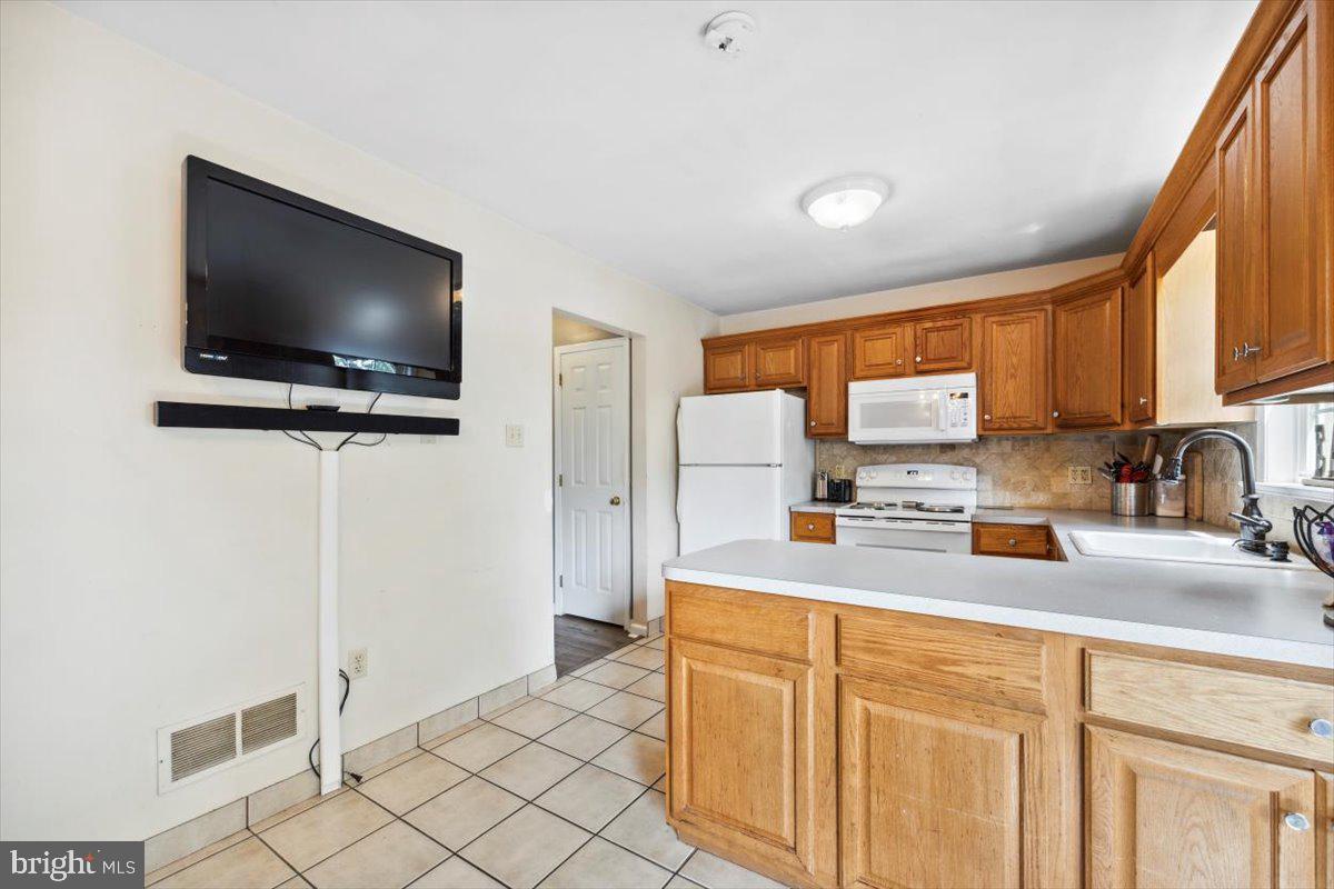 228 Broad Street Spring City, PA 19475 - Photo 8 of 25 Kitchen
