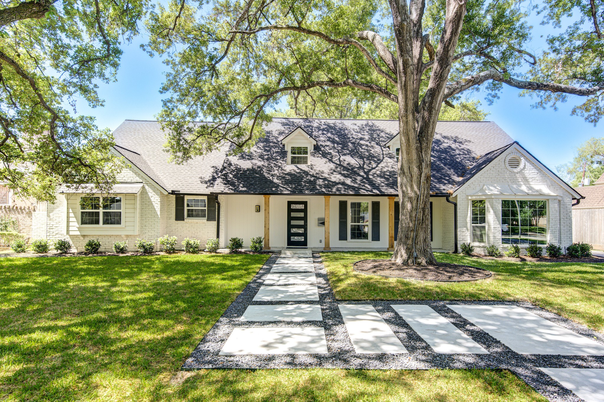 926 Old Lake Road Houston, TX 77057 - Photo 2 of 49