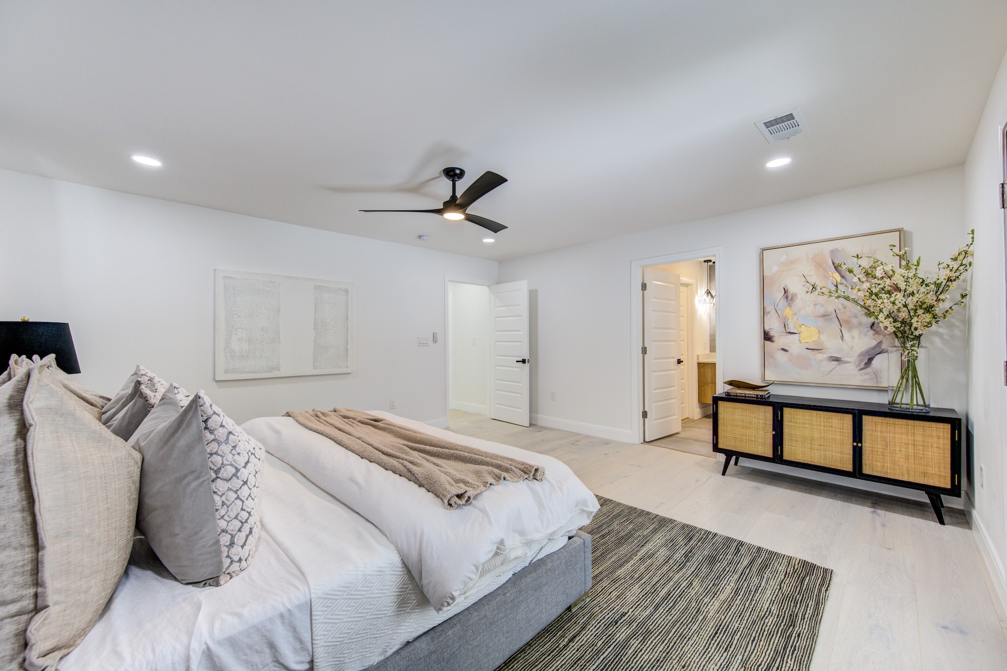 926 Old Lake Road Houston, TX 77057 - Photo 21 of 49 1st Floor: Primary Bedroom