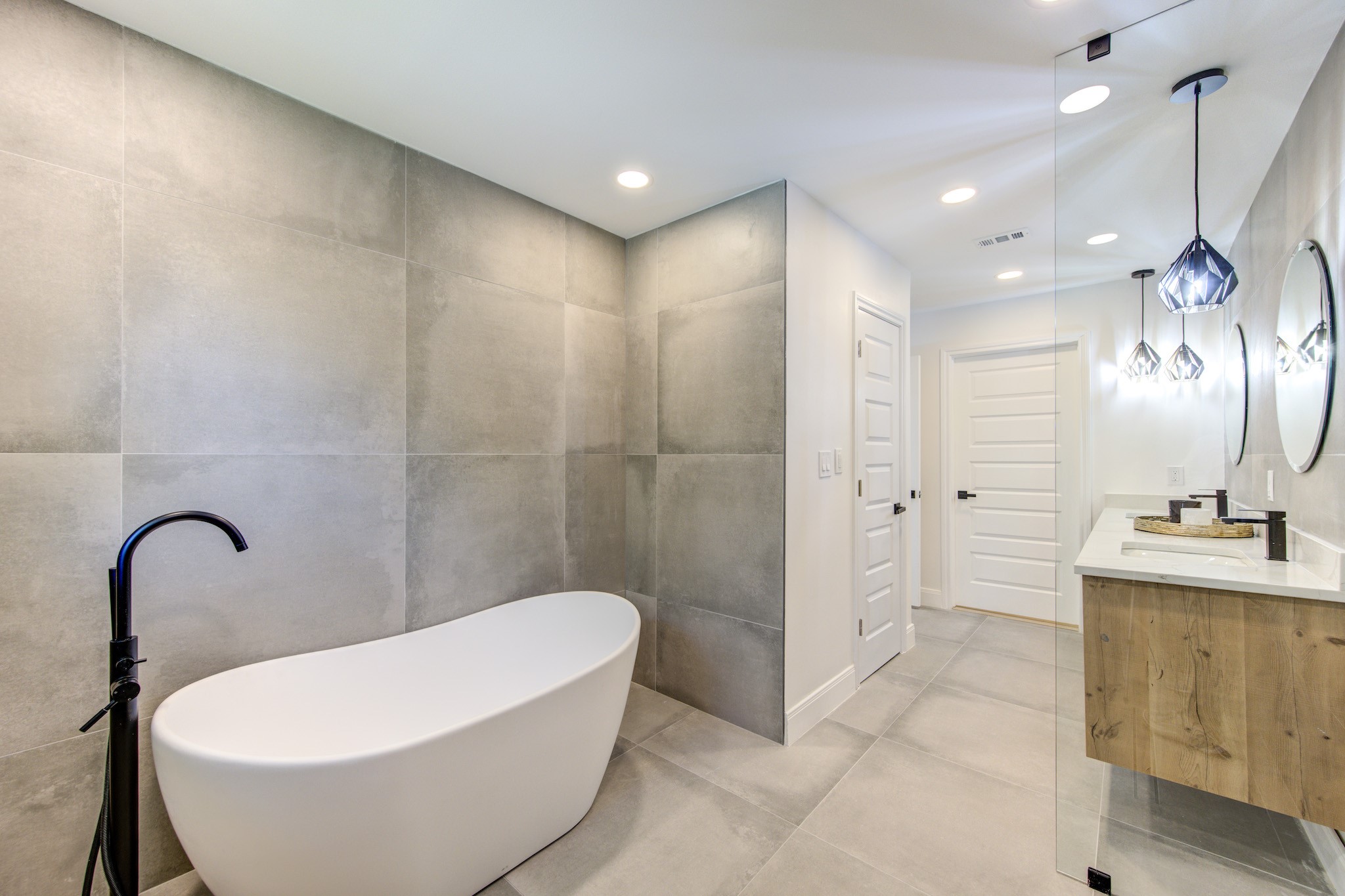 926 Old Lake Road Houston, TX 77057 - Photo 24 of 49 1st Floor: Primary Bathroom