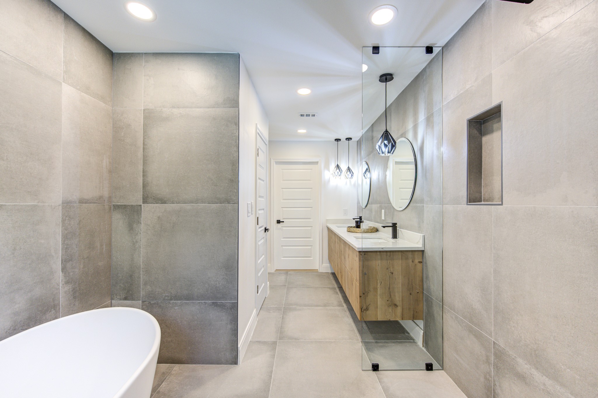 926 Old Lake Road Houston, TX 77057 - Photo 25 of 49 1st Floor: Primary Bathroom
