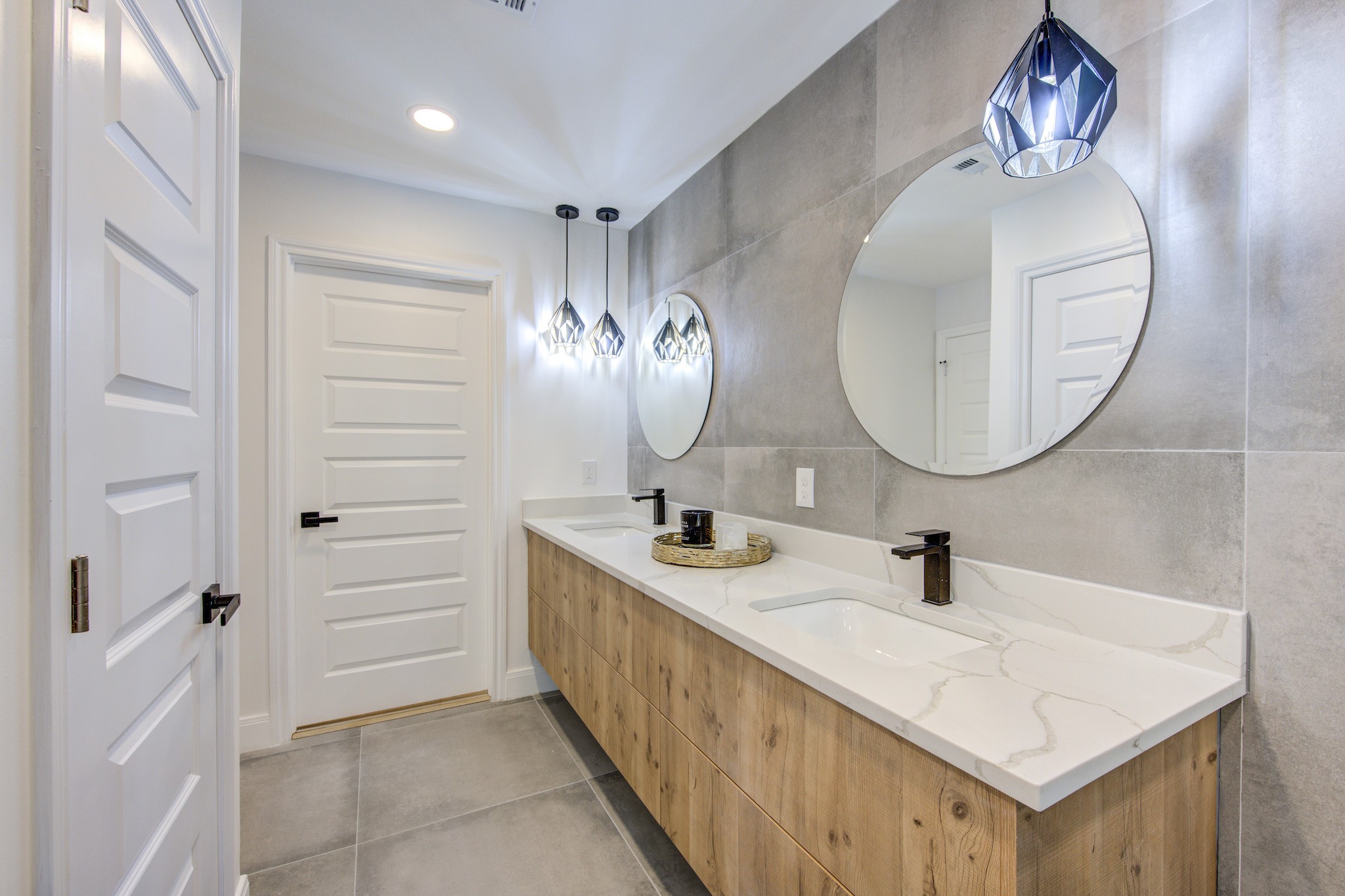 926 Old Lake Road Houston, TX 77057 - Photo 26 of 49 1st Floor: Primary Bathroom