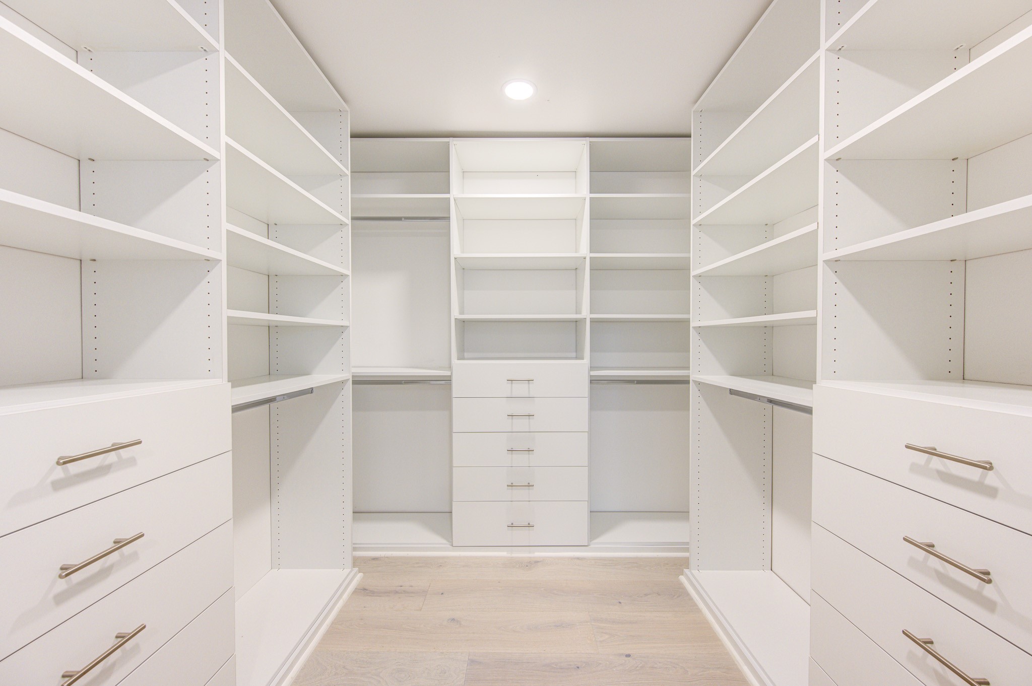 926 Old Lake Road Houston, TX 77057 - Photo 27 of 49 1st Floor: Primary Closet