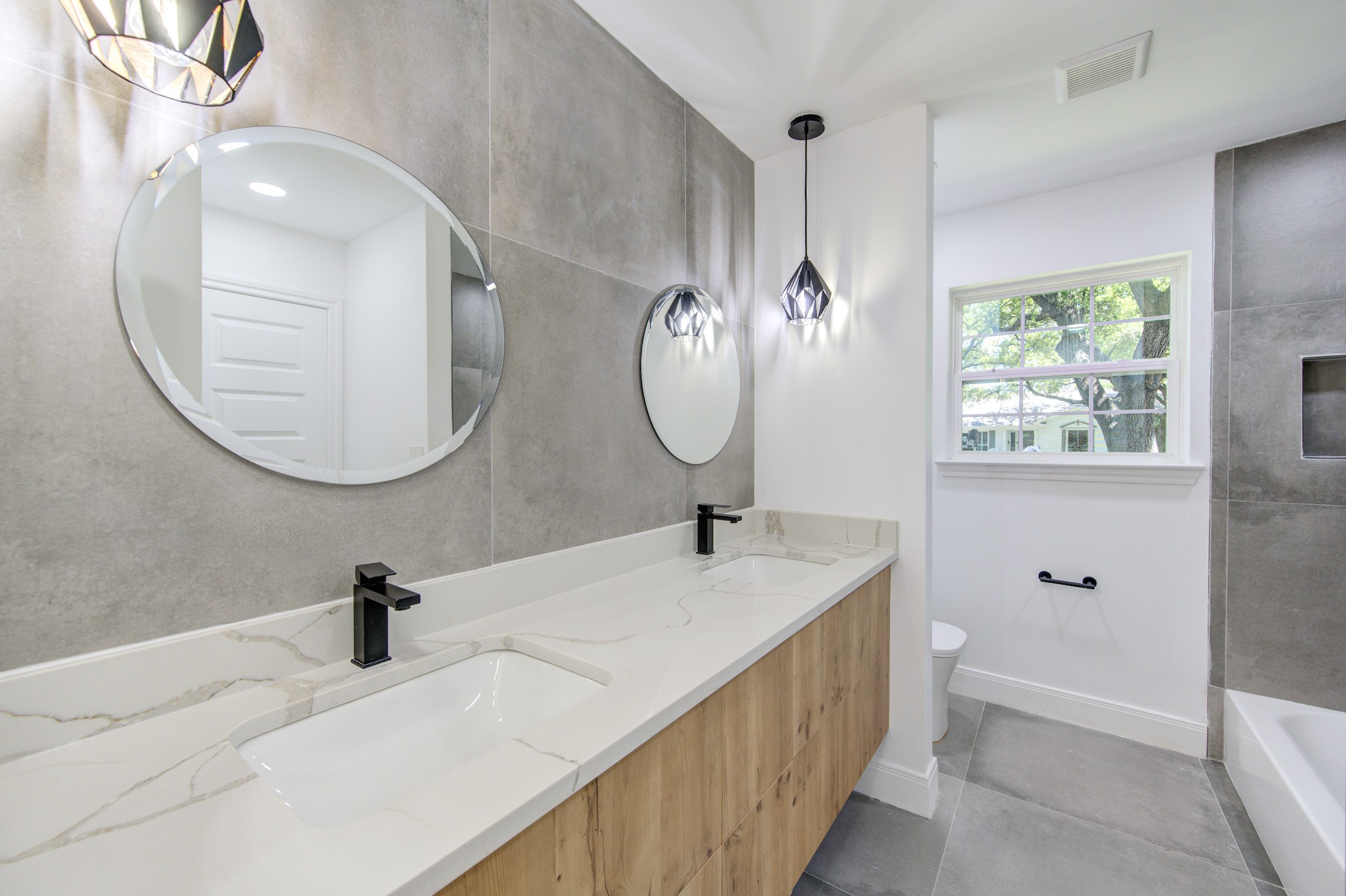 926 Old Lake Road Houston, TX 77057 - Photo 30 of 49 1st Floor: Second Bathroom