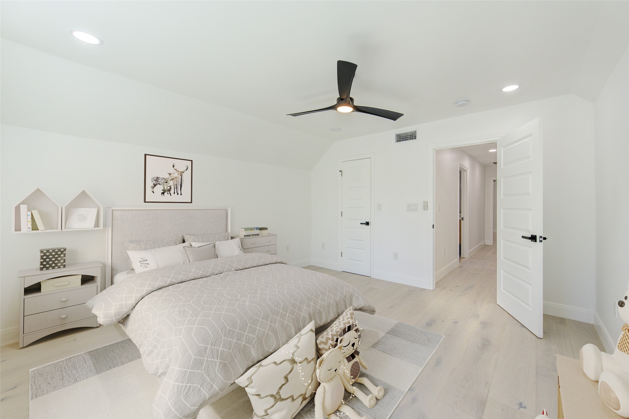 926 Old Lake Road Houston, TX 77057 - Photo 33 of 49 2nd Floor: 3rd Bedroom