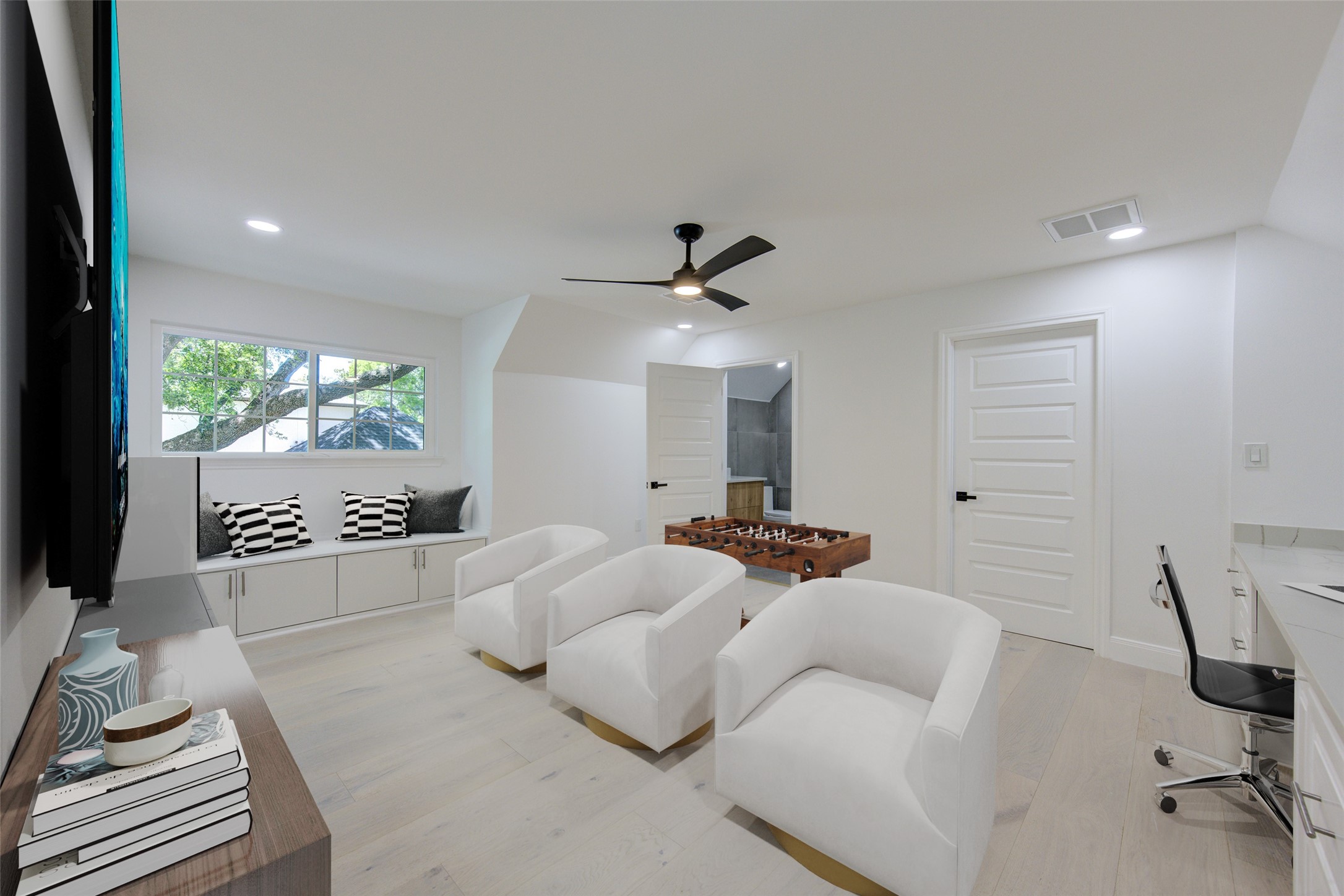 926 Old Lake Road Houston, TX 77057 - Photo 39 of 49 2nd Floor: 5th Bedroom w/ En-Suite Bath