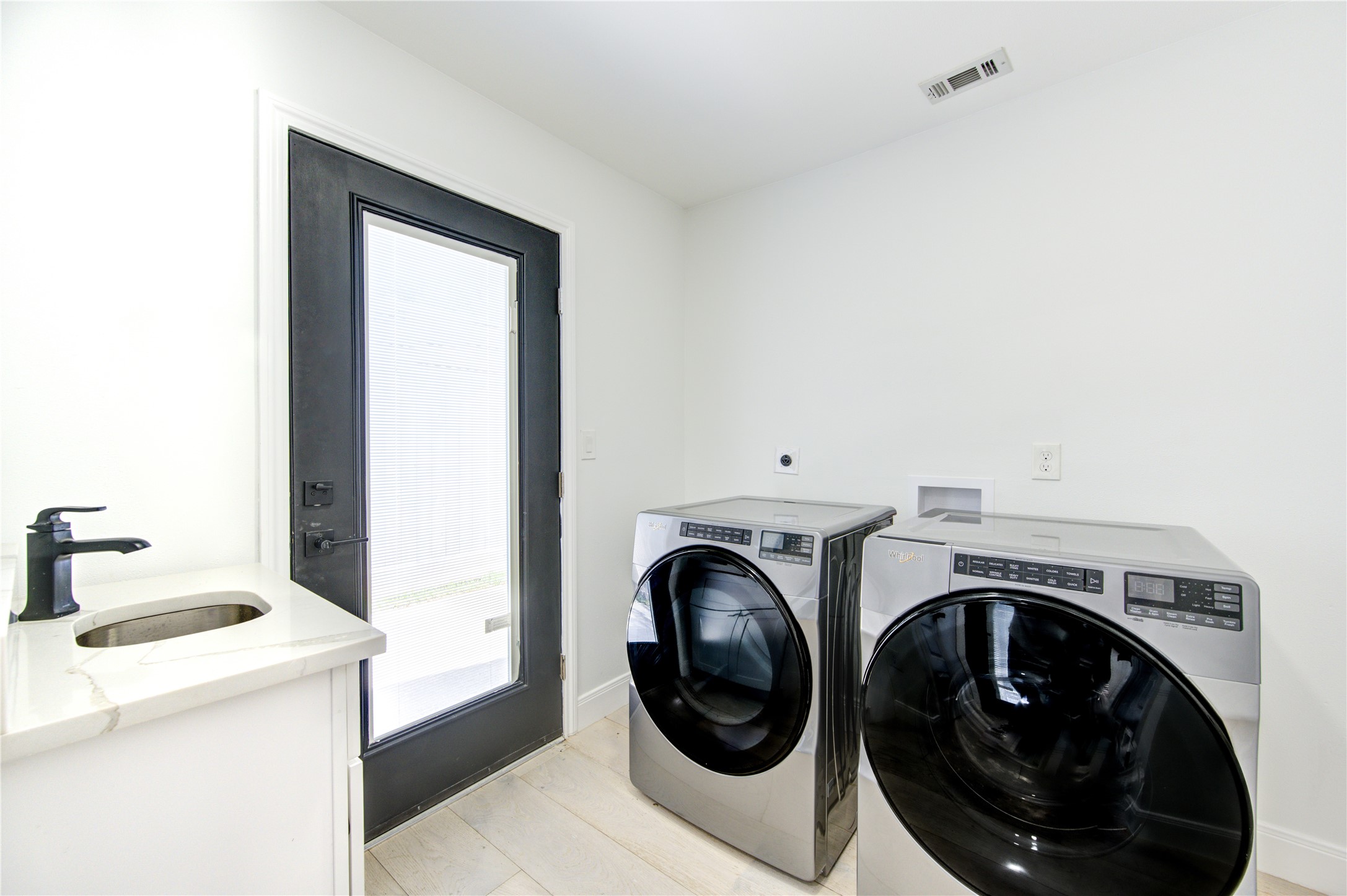 926 Old Lake Road Houston, TX 77057 - Photo 43 of 49 1st Floor: Utility Room