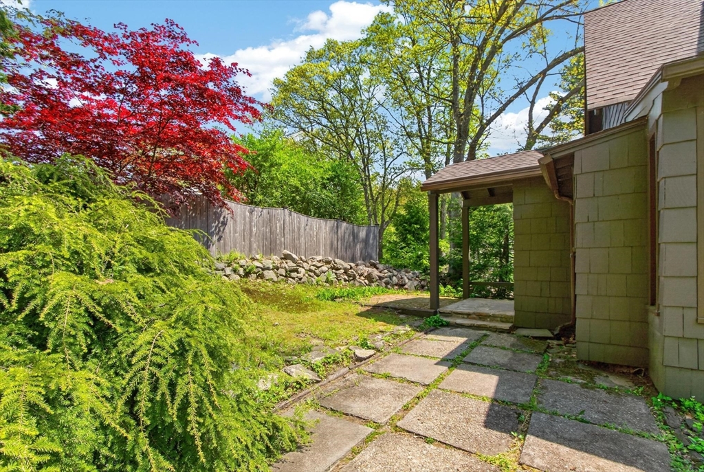 139 Bailey Road Holden, MA 01520 - Photo 4 of 40