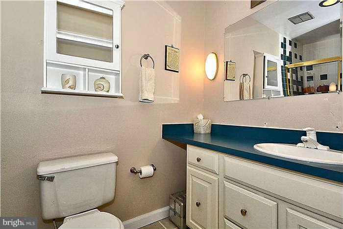 11617 Newbridge Court Reston, VA 20191 - Photo 12 of 28 Bath (Master)