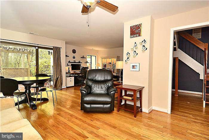 11617 Newbridge Court Reston, VA 20191 - Photo 5 of 28 Living Room