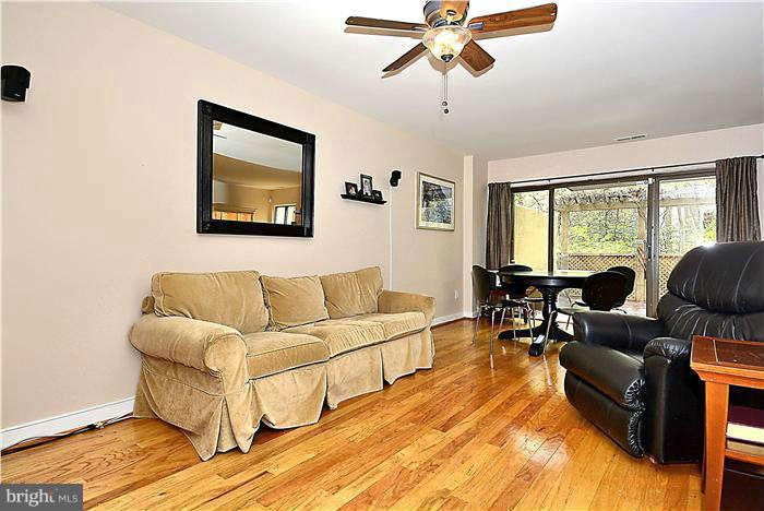 11617 Newbridge Court Reston, VA 20191 - Photo 6 of 28 Living Room