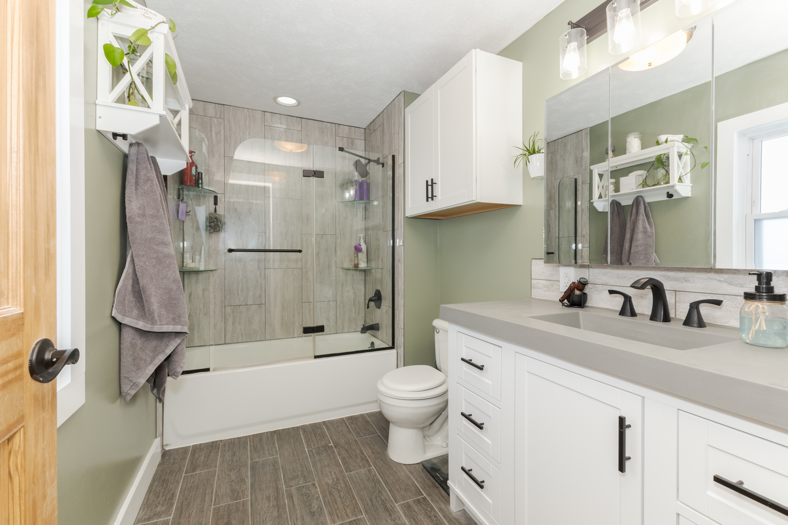 9948 North 100 E Road Gridley, IL 61744 - Photo 13 of 27 a bathroom with a sink a toilet and a large mirror