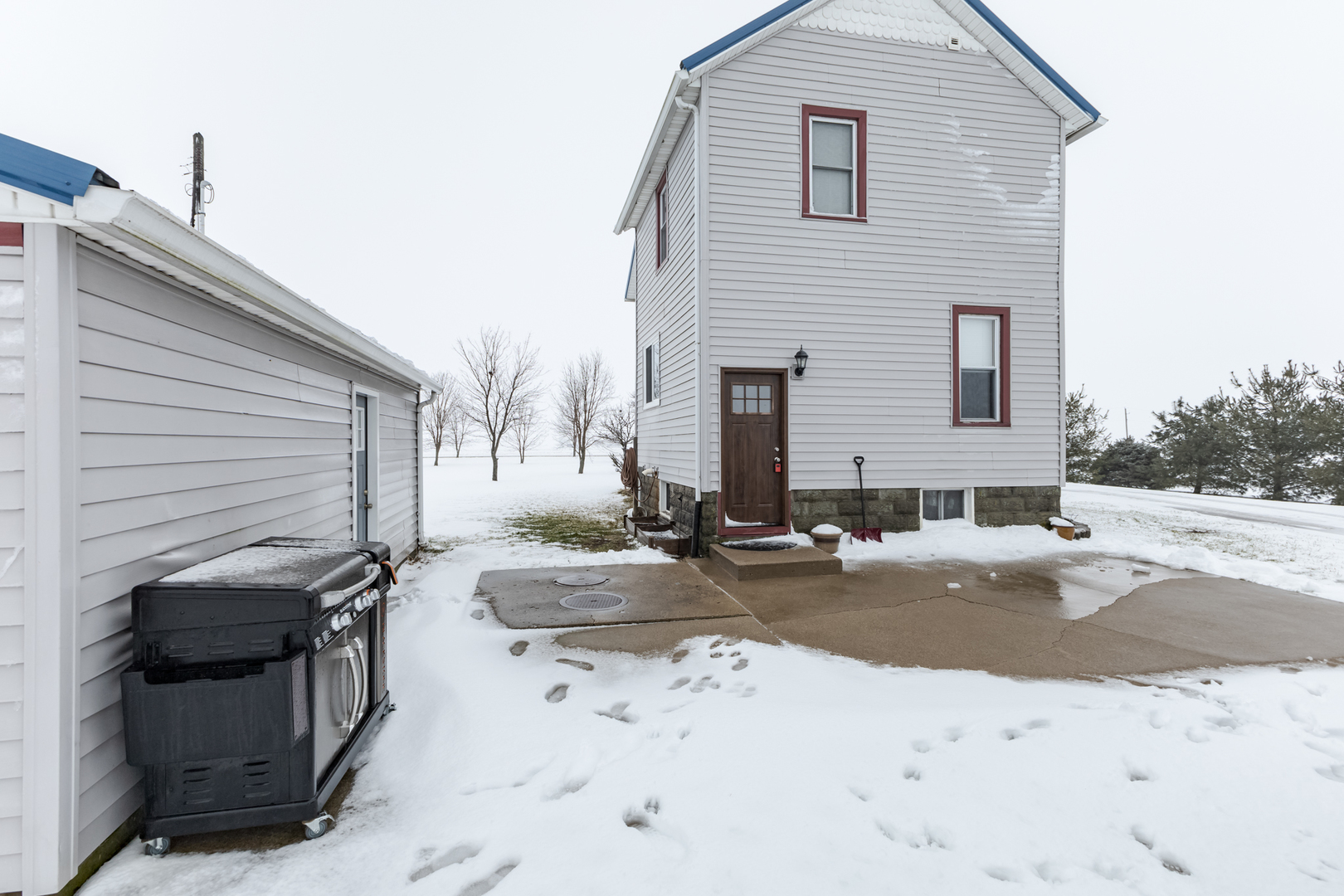 9948 North 100 E Road Gridley, IL 61744 - Photo 24 of 27 a view of a house with a yard