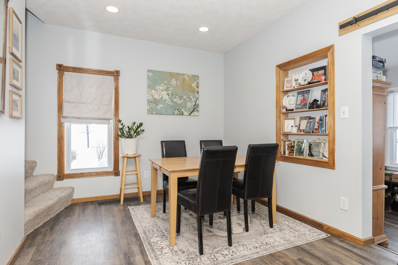 9948 North 100 E Road Gridley, IL 61744 - Photo 4 of 27 a view of a livingroom with furniture and window