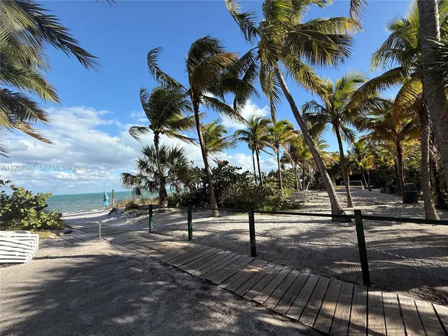 $8,500 | 881 Ocean Drive, Unit 22E, Key Biscayne, FL 33149
