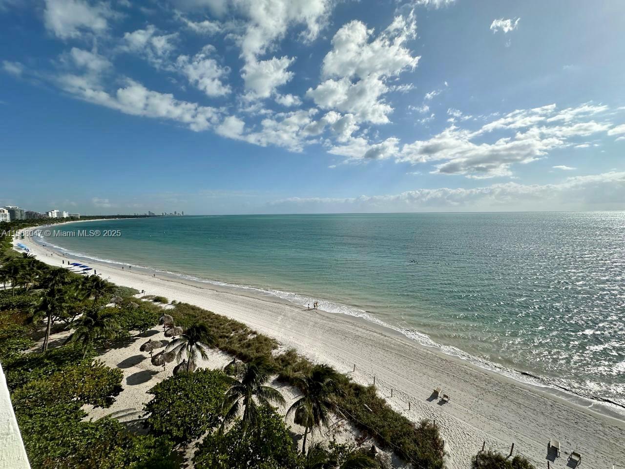 881 Ocean Drive, Unit 22E Key Biscayne, FL 33149 - Photo 3 of 16 a view of an ocean beach
