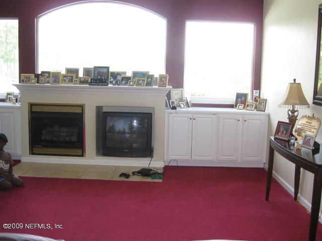 7789 Mud Lake Road Macclenny, FL 32063 - Photo 2 of 33 living room