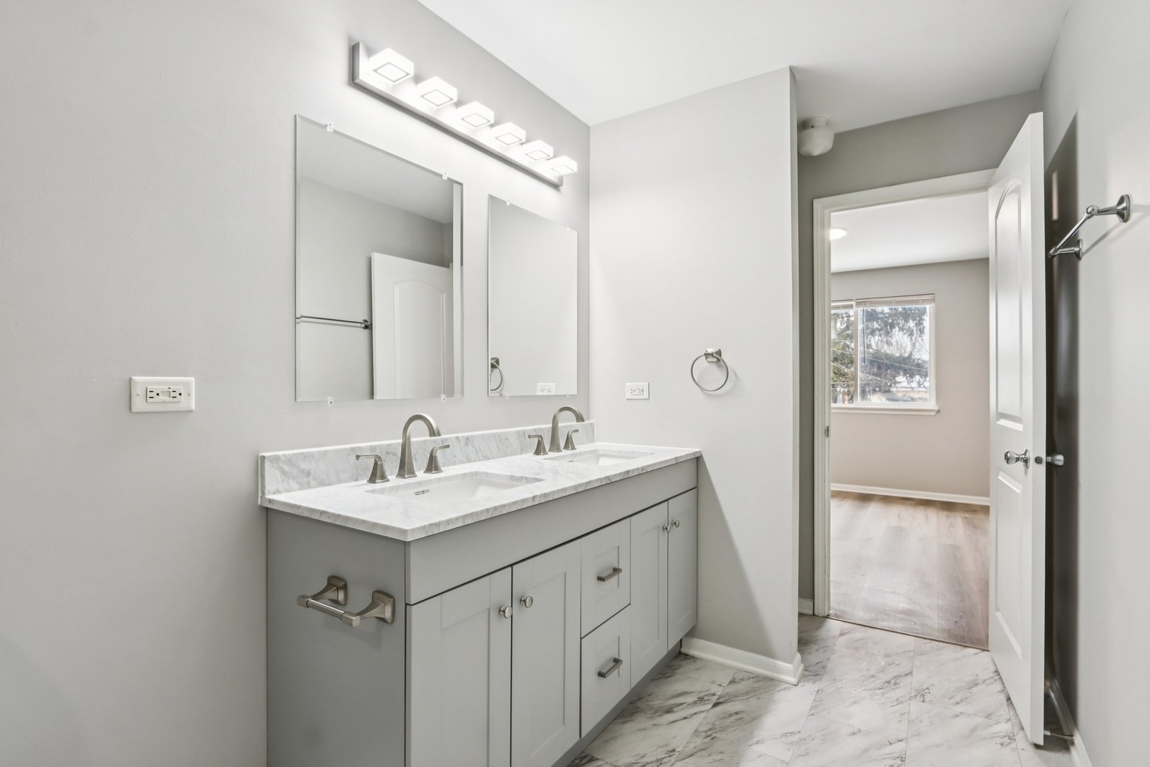 3348 Willow Lane Markham, IL 60428 - Photo 32 of 41 a bathroom with a double vanity sink mirror and
