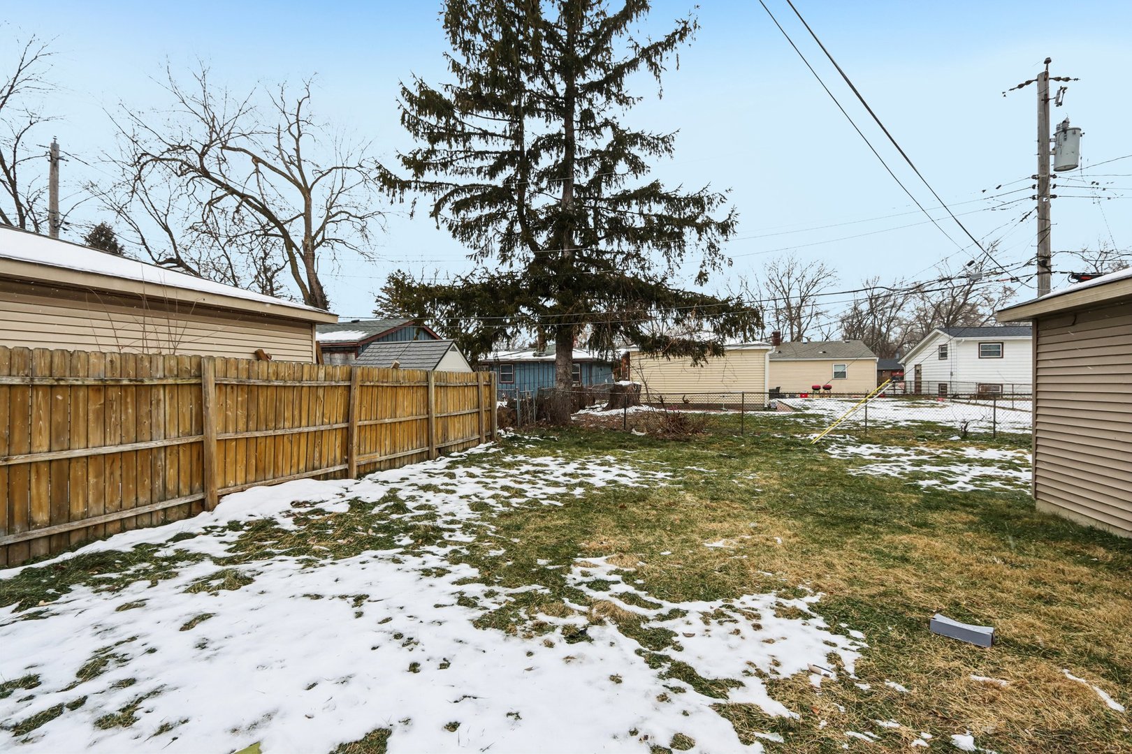 3348 Willow Lane Markham, IL 60428 - Photo 36 of 41 a view of a backyard of the house