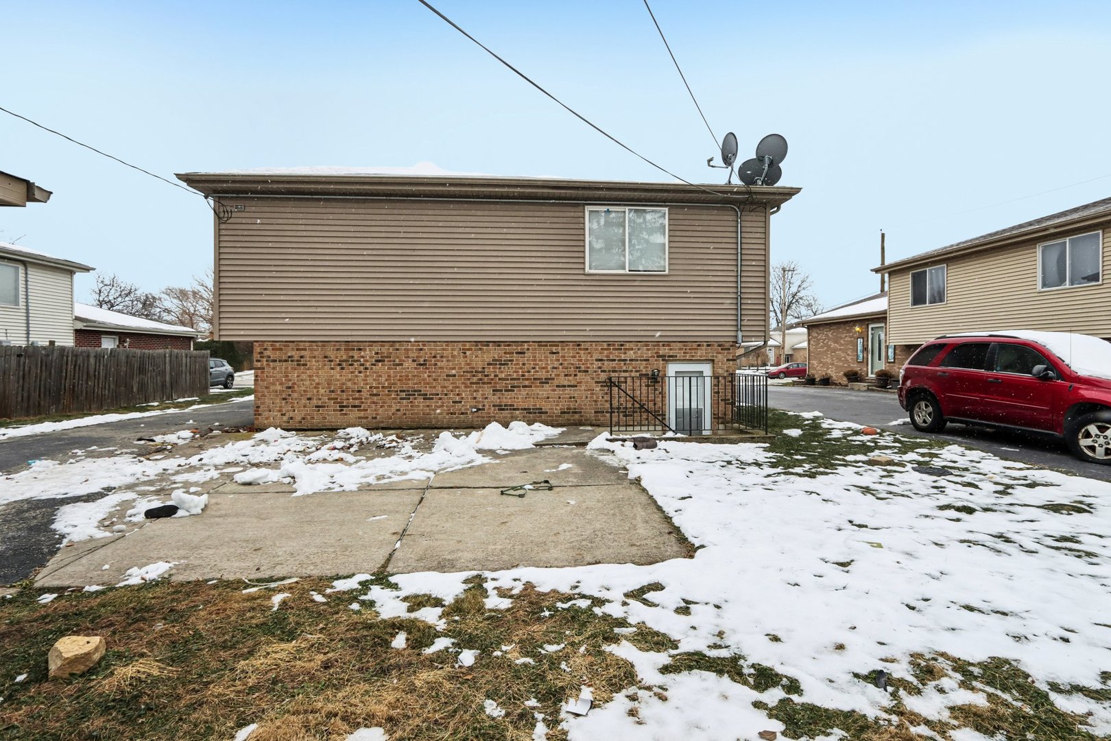 3348 Willow Lane Markham, IL 60428 - Photo 6 of 41 a front view of a house with a yard