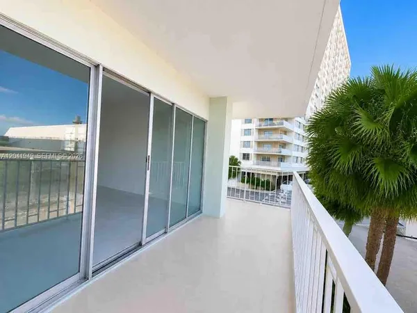$3,800 | 500 Bayview Drive, Unit 232, Sunny Isles Beach, FL 33160