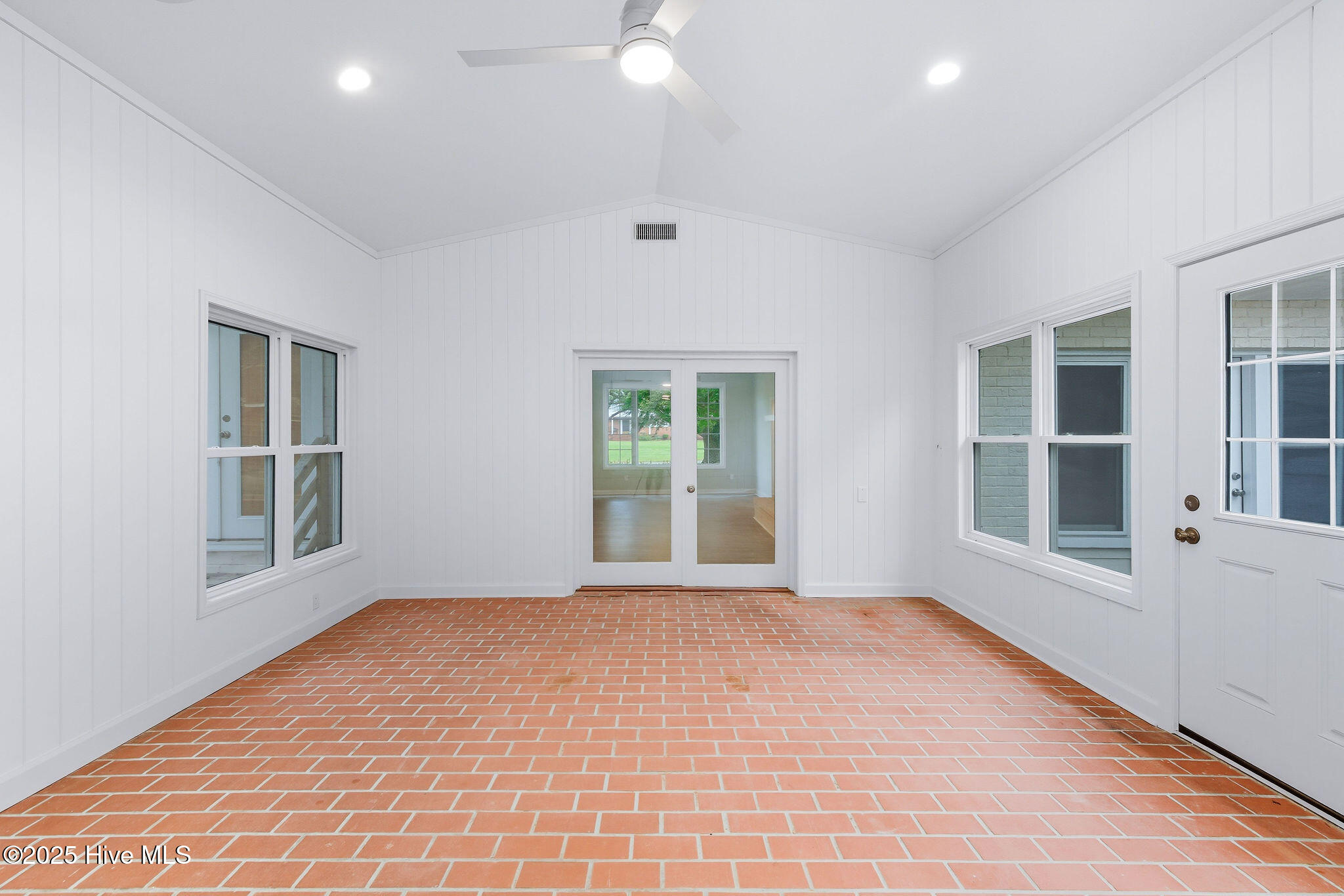 322 Windemere Road Wilmington, NC 28405 - Photo 26 of 46 Sunroom