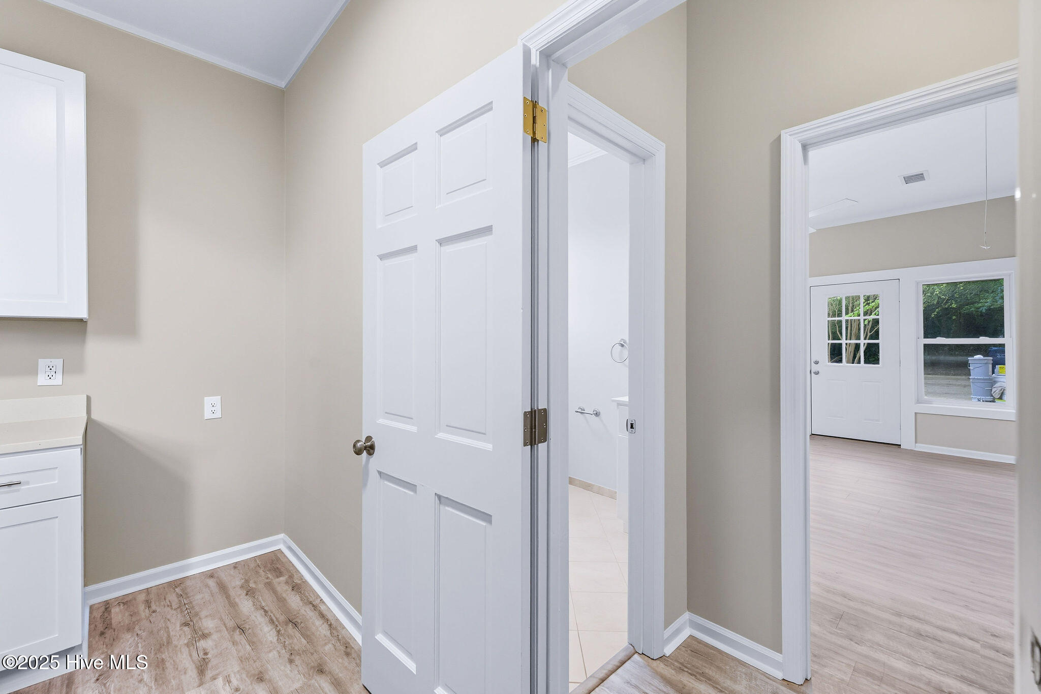 322 Windemere Road Wilmington, NC 28405 - Photo 32 of 46 Kitchenette / Laundry Room