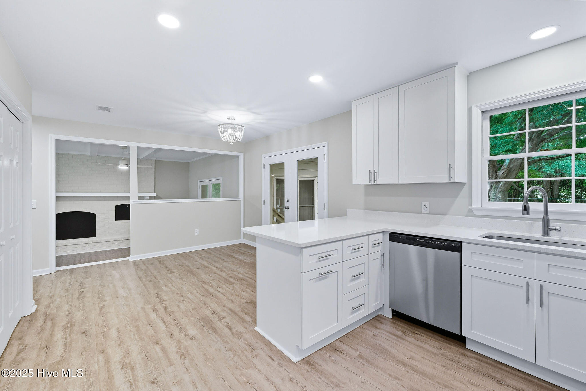 322 Windemere Road Wilmington, NC 28405 - Photo 7 of 46 Kitchen