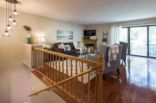 $2,100 | 334 West 5th Street, Waconia, MN 55387