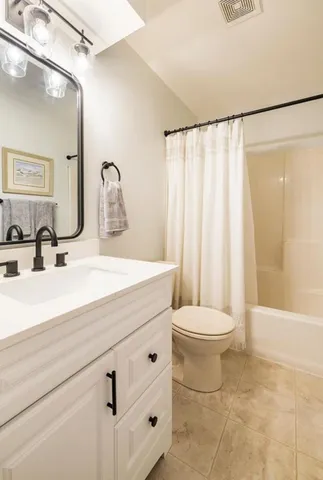 $2,100 | 334 West 5th Street, Waconia, MN 55387