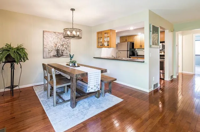 $2,100 | 334 West 5th Street, Waconia, MN 55387